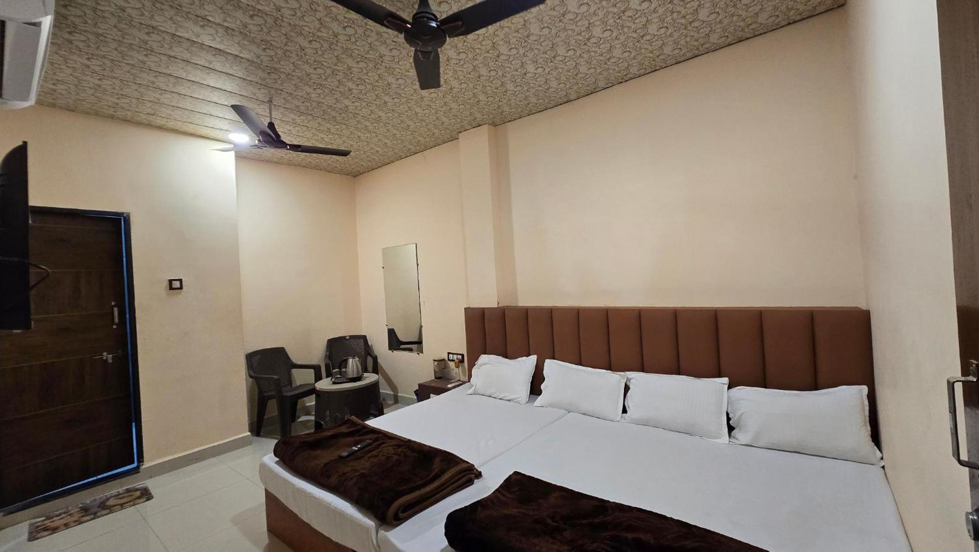 Hotel Maheshwari Green'S Ujjain Exterior photo