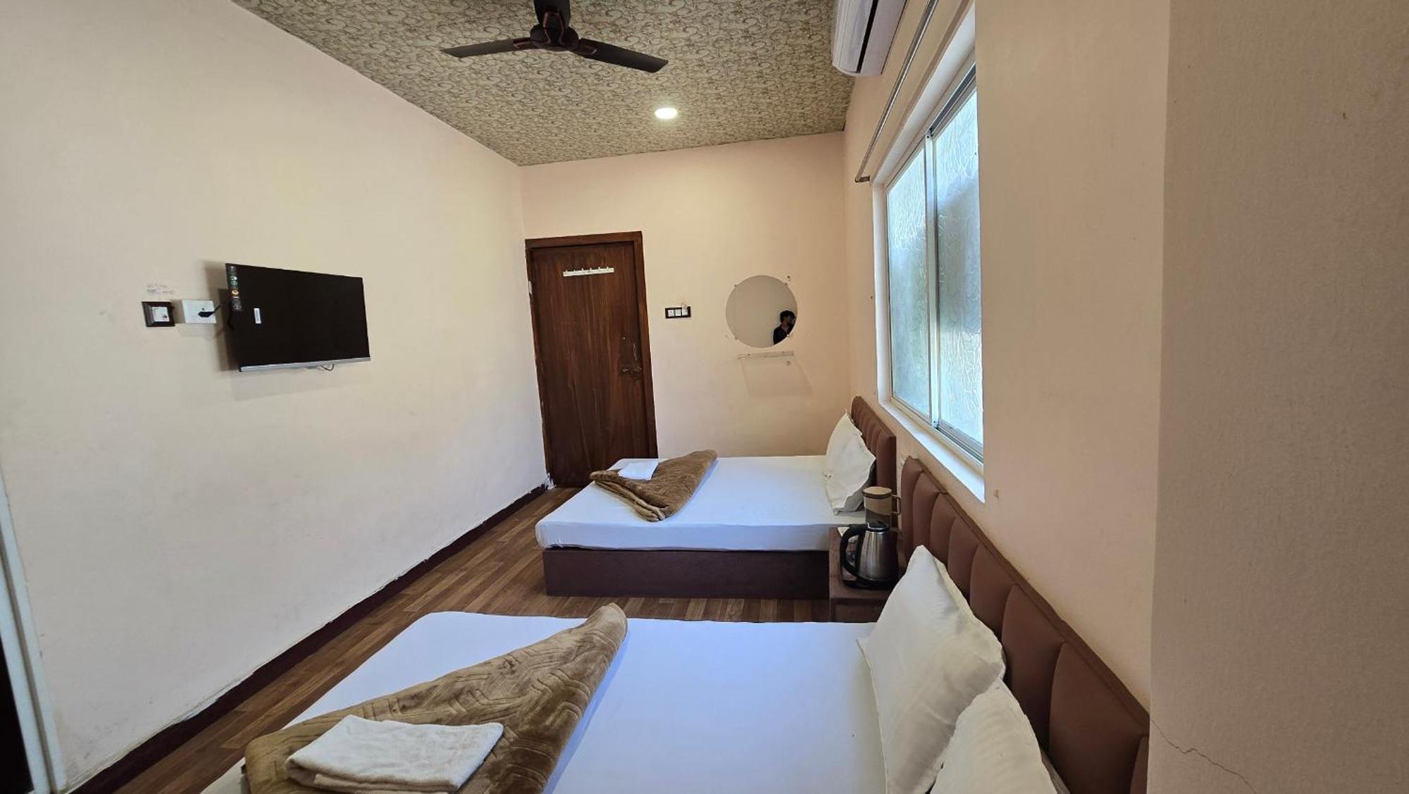 Hotel Maheshwari Green'S Ujjain Exterior photo