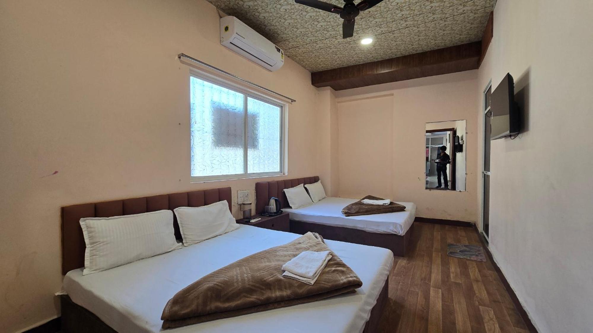 Hotel Maheshwari Green'S Ujjain Exterior photo