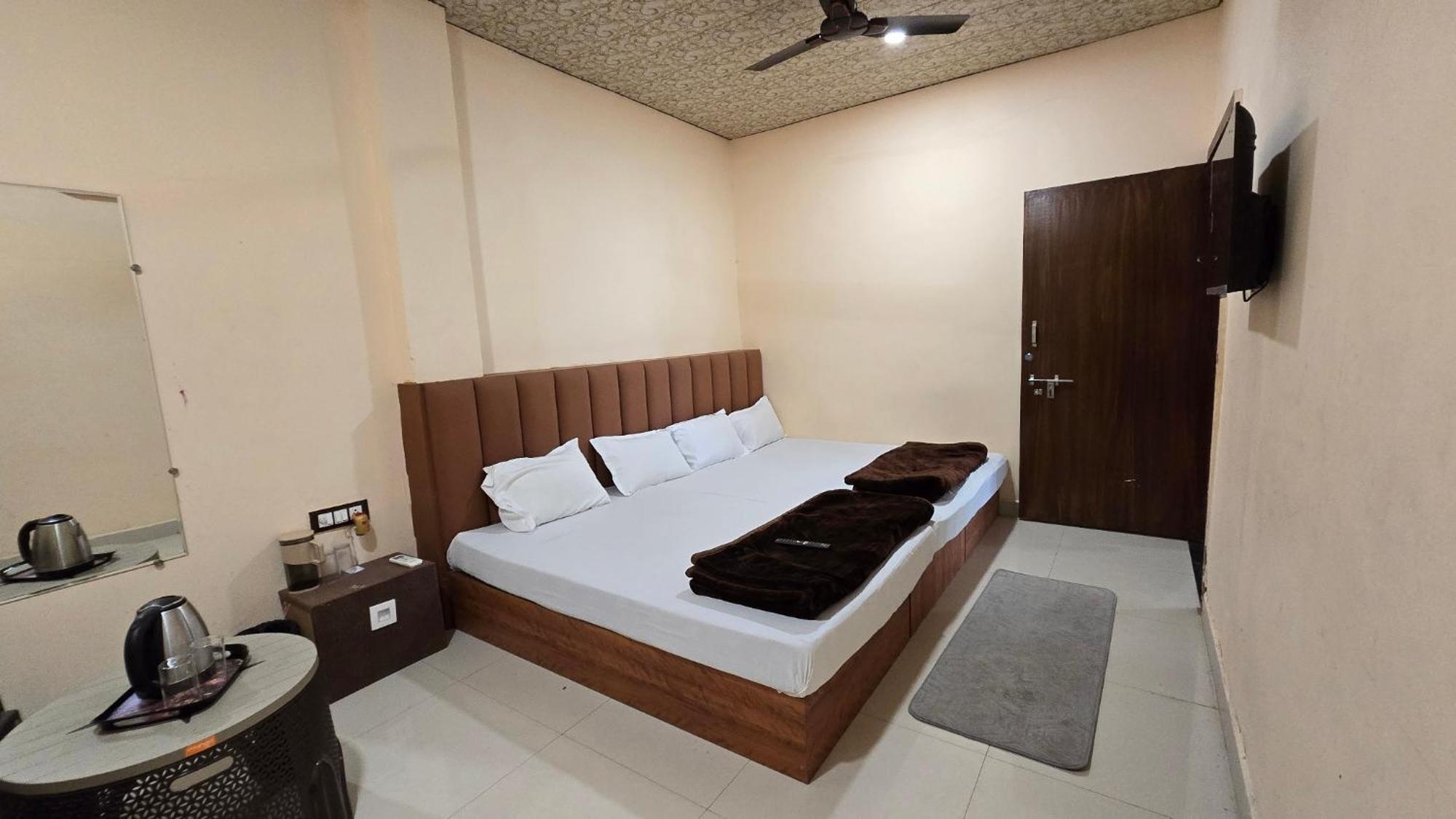 Hotel Maheshwari Green'S Ujjain Exterior photo